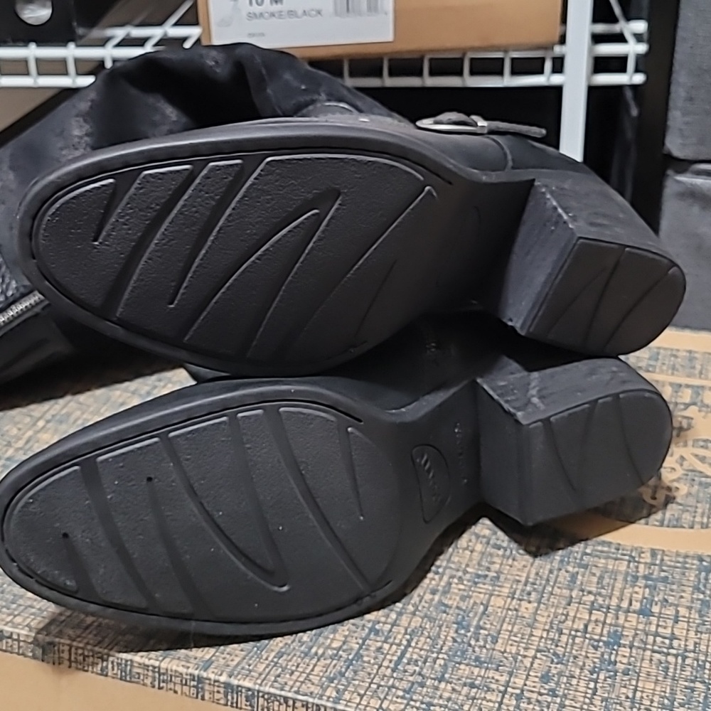 Boots - Picture 3 of 5
